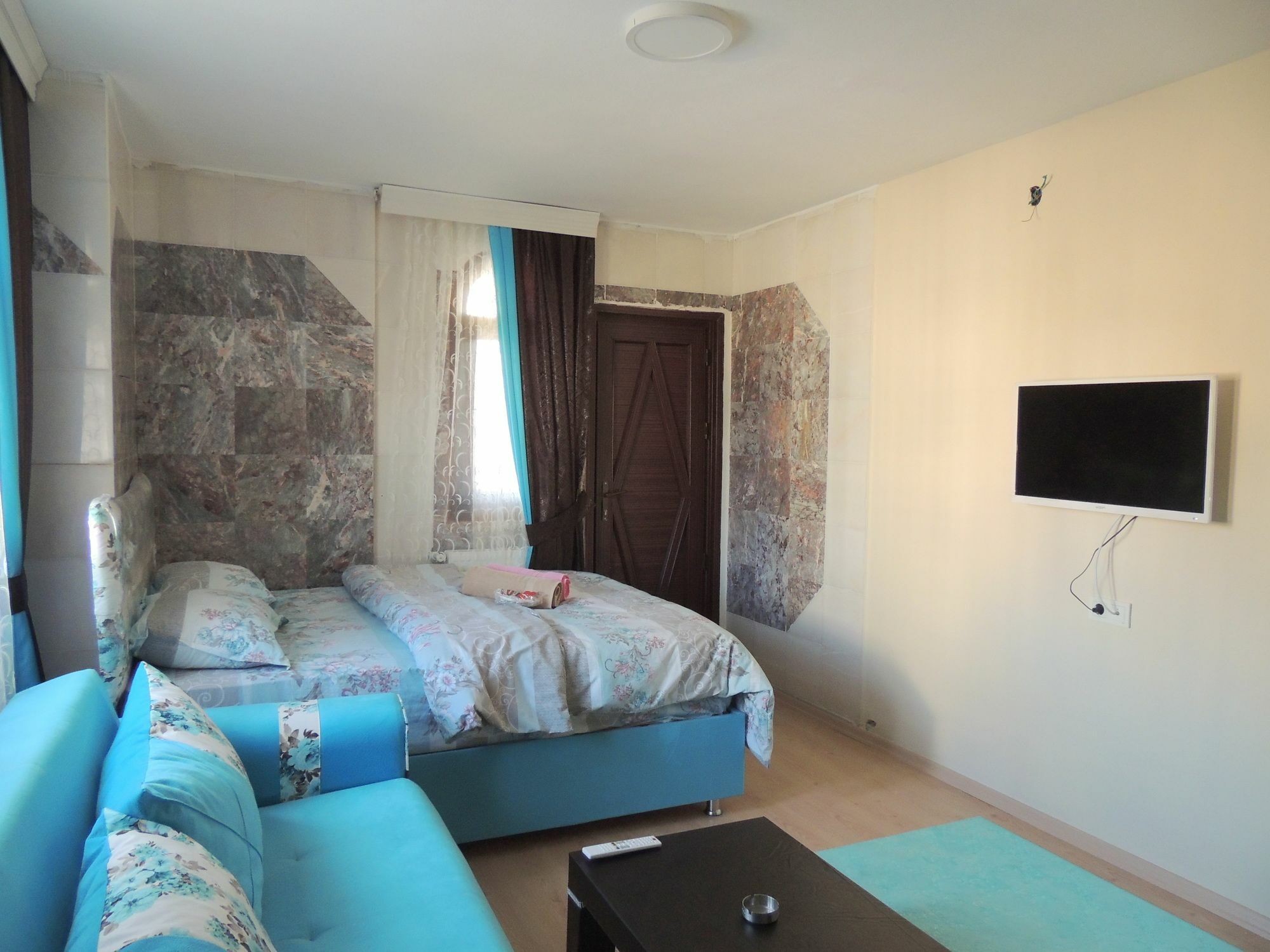 Haznedar Koeskue Aparthotel Бююкчекмедже Екстериор снимка