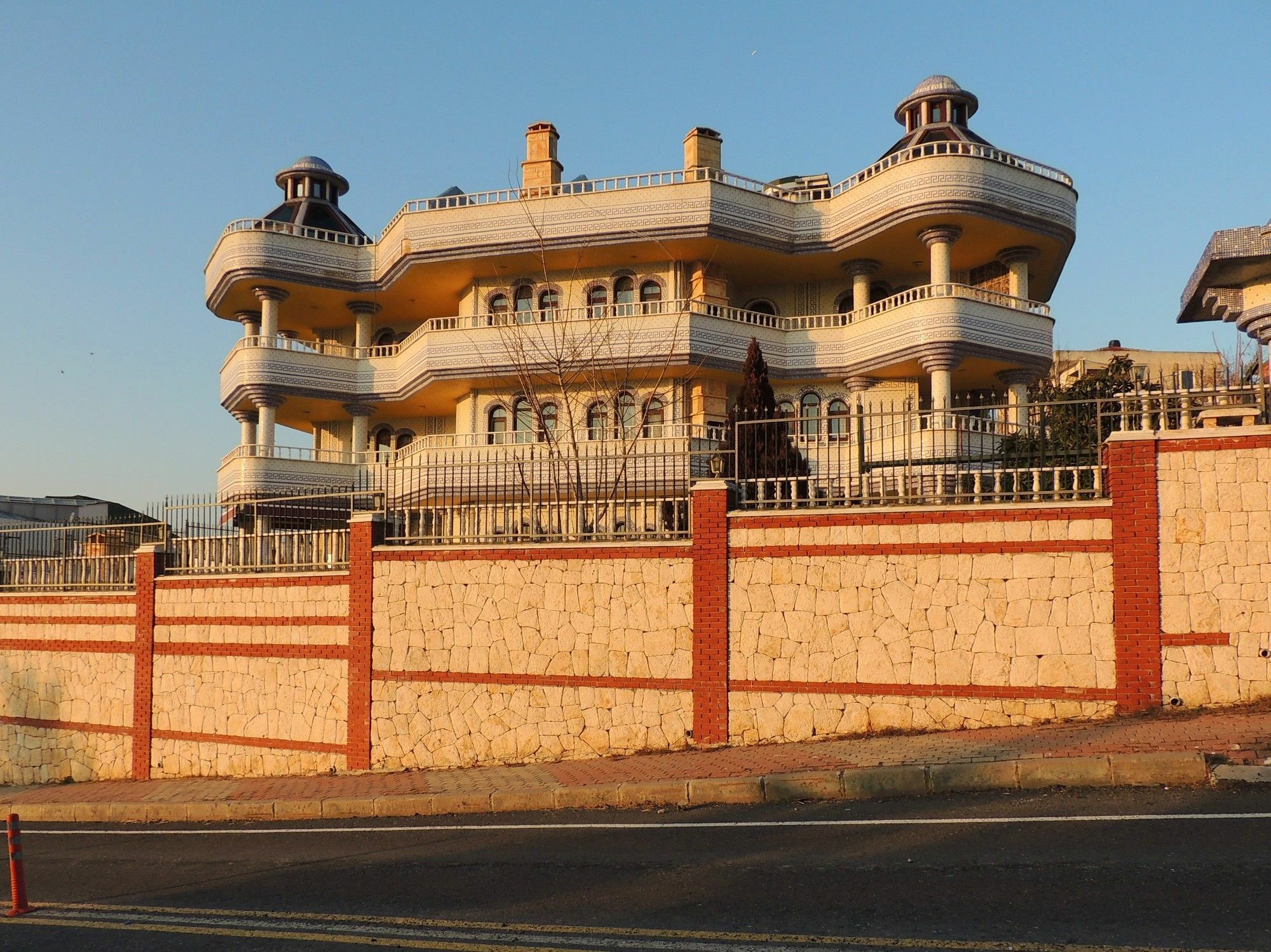 Haznedar Koeskue Aparthotel Бююкчекмедже Екстериор снимка