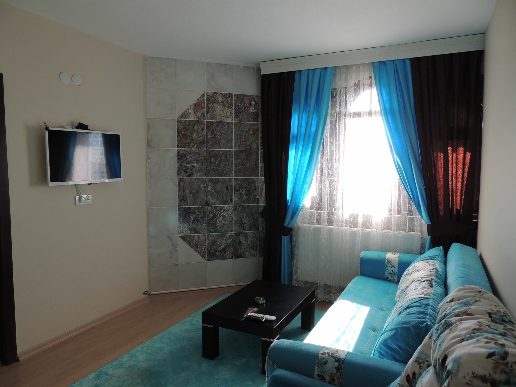 Haznedar Koeskue Aparthotel Бююкчекмедже Екстериор снимка