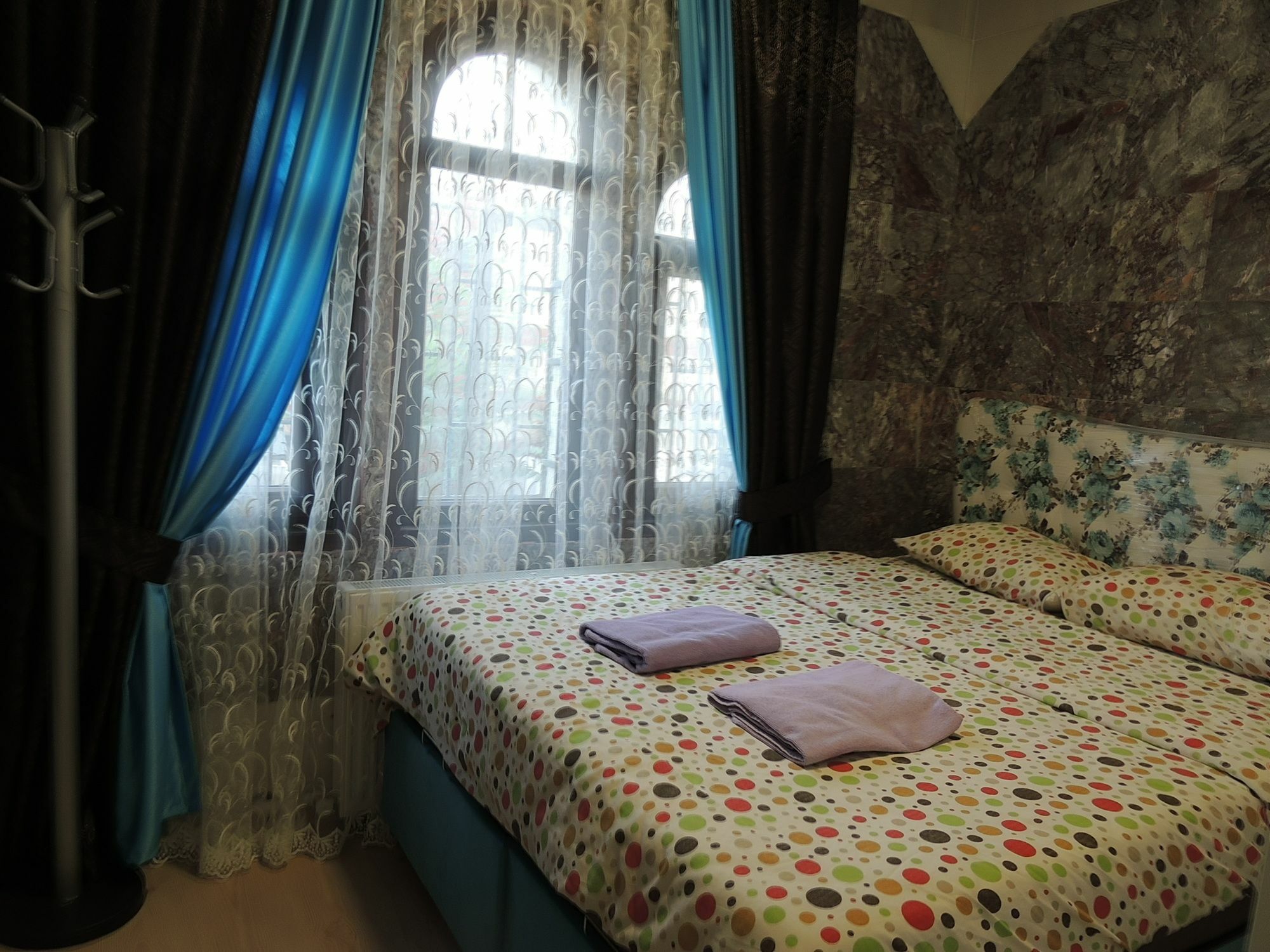 Haznedar Koeskue Aparthotel Бююкчекмедже Екстериор снимка